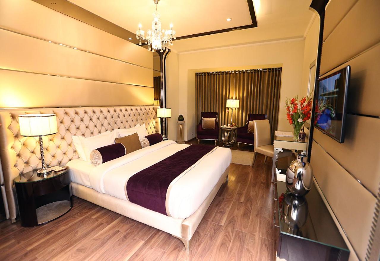 Hotel Ramada By Wyndham Multan Exterior foto