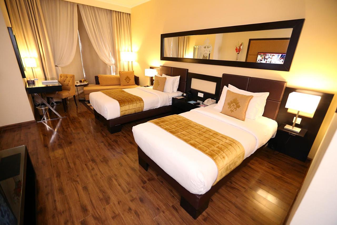Hotel Ramada By Wyndham Multan Exterior foto