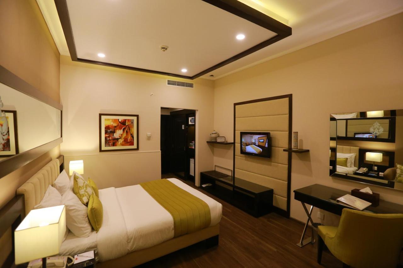 Hotel Ramada By Wyndham Multan Exterior foto