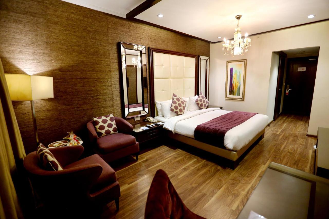 Hotel Ramada By Wyndham Multan Exterior foto