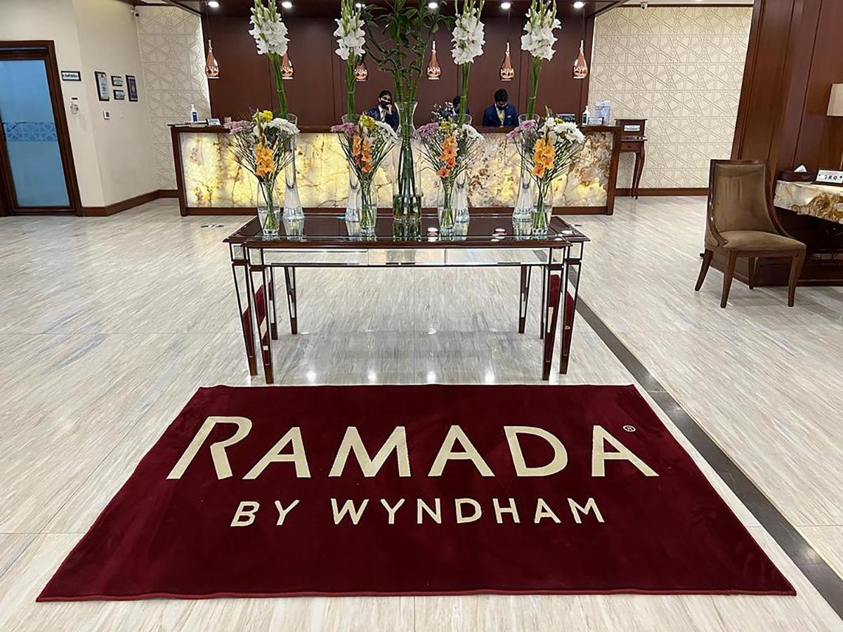 Hotel Ramada By Wyndham Multan Exterior foto