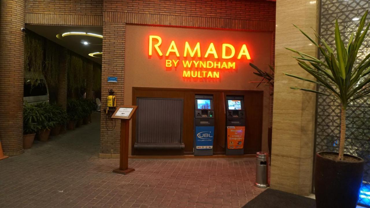 Hotel Ramada By Wyndham Multan Exterior foto