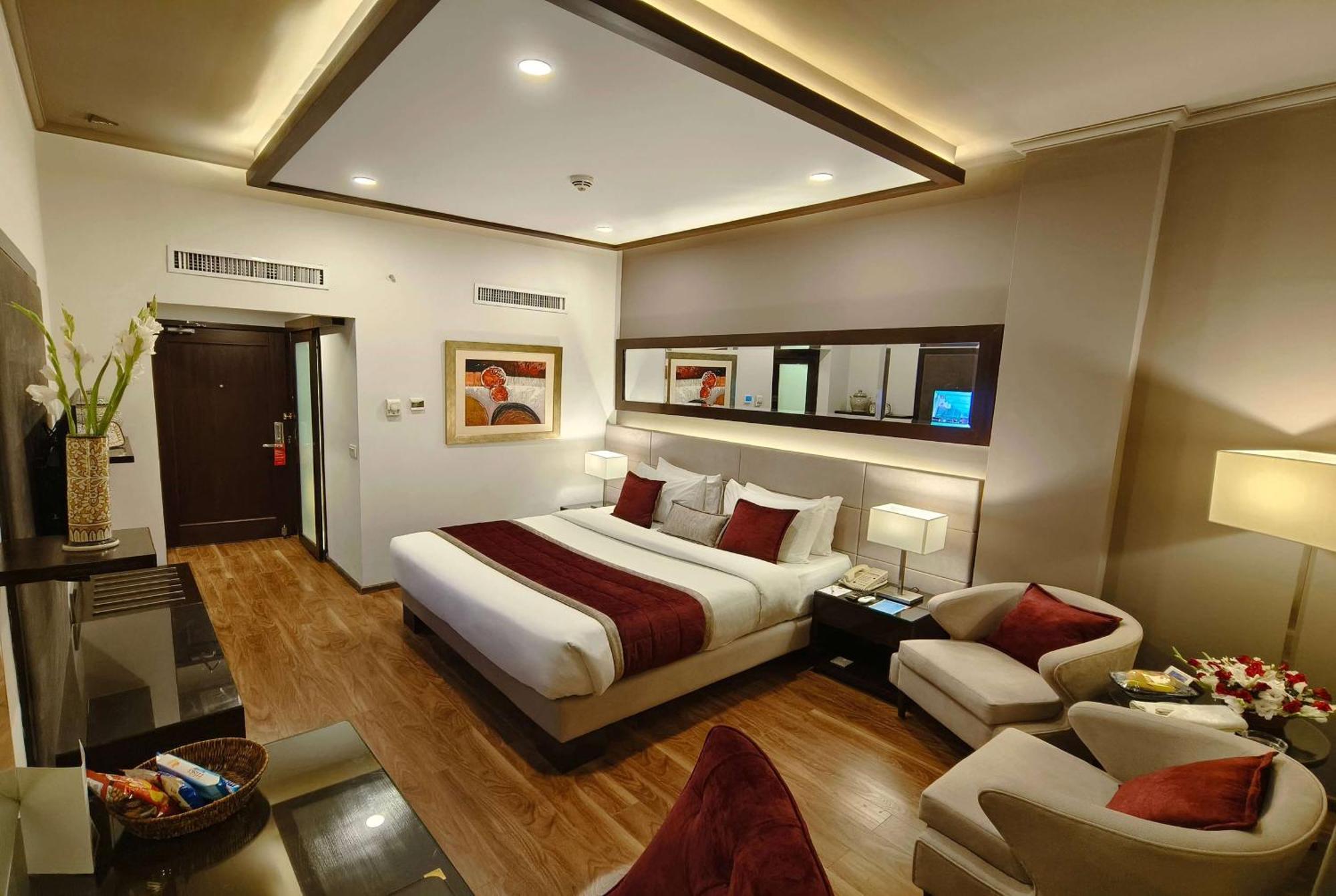 Hotel Ramada By Wyndham Multan Exterior foto