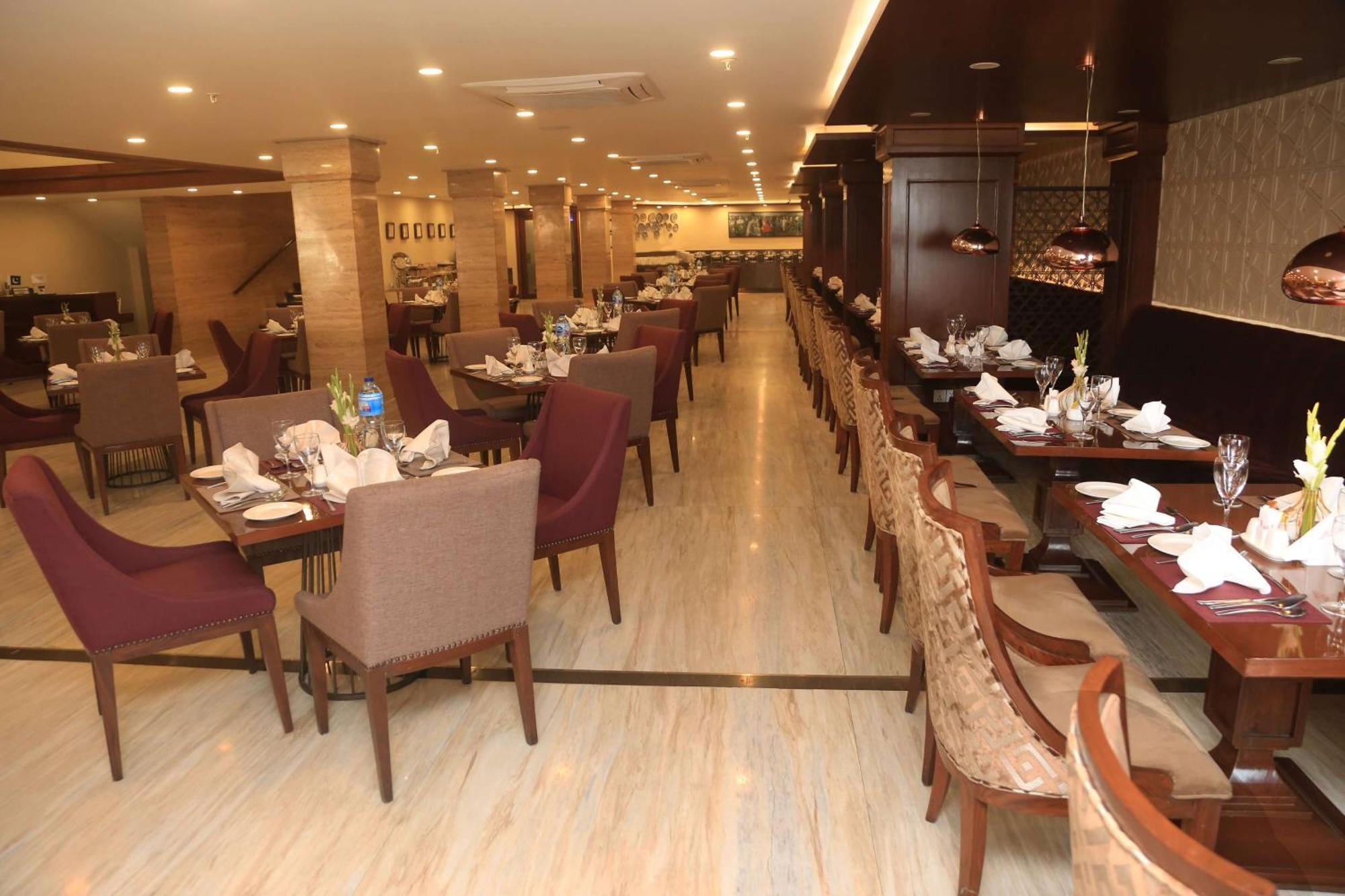 Hotel Ramada By Wyndham Multan Exterior foto