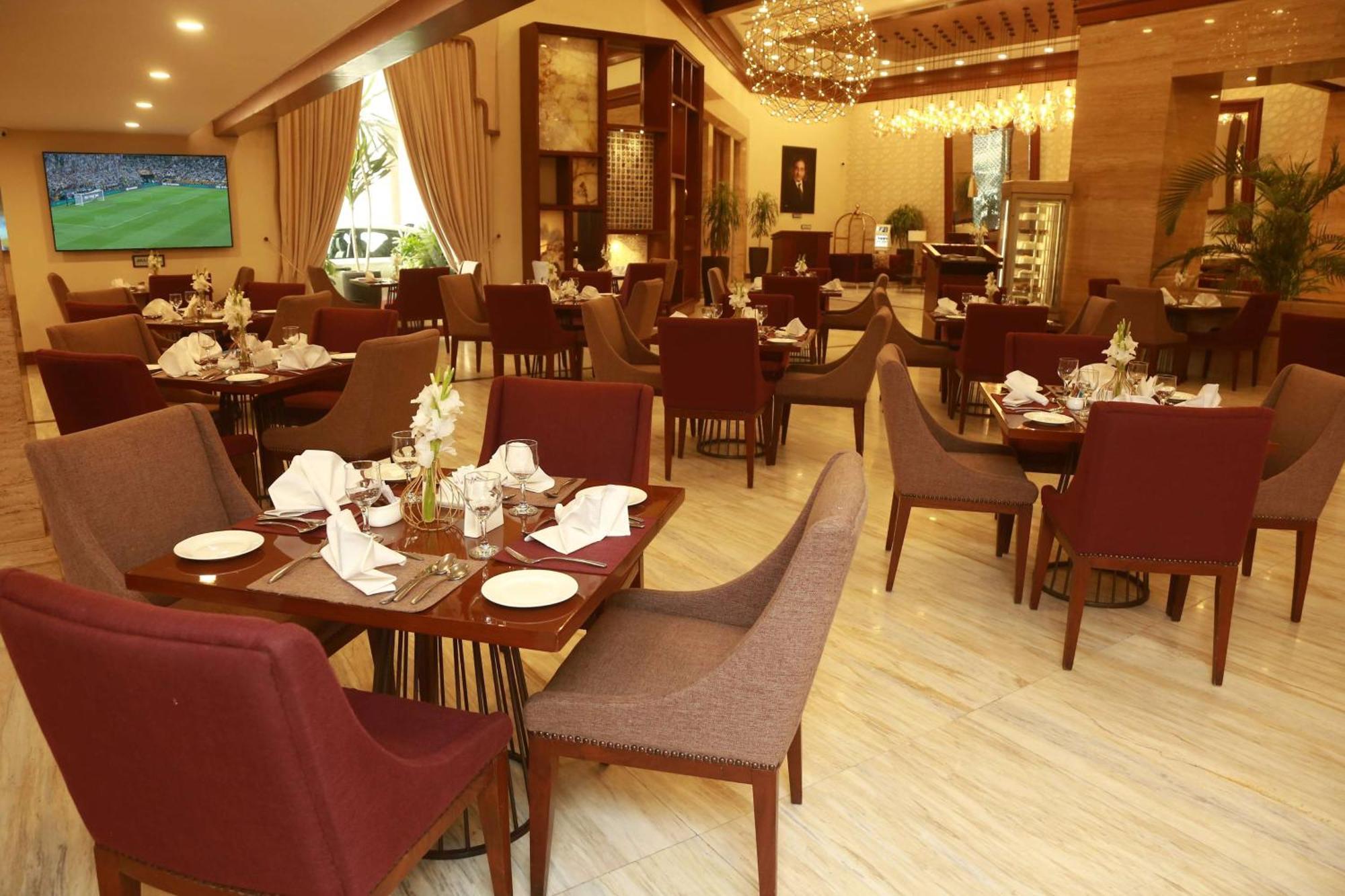 Hotel Ramada By Wyndham Multan Exterior foto
