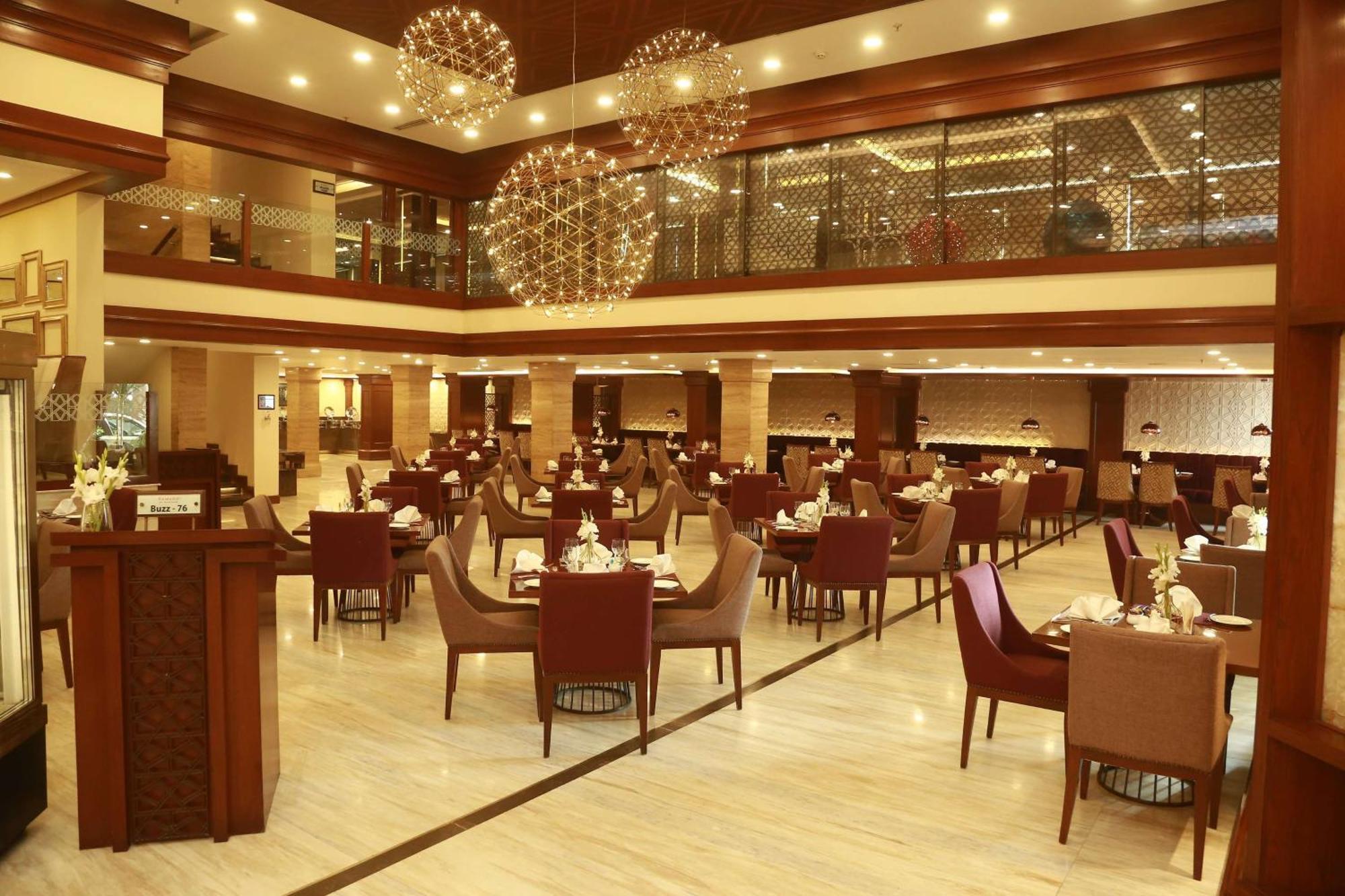 Hotel Ramada By Wyndham Multan Exterior foto