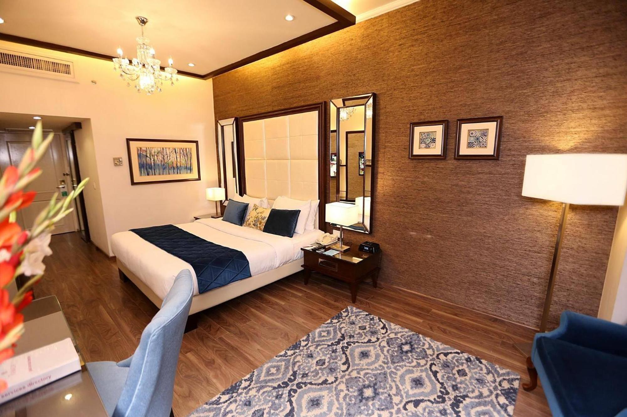 Hotel Ramada By Wyndham Multan Exterior foto