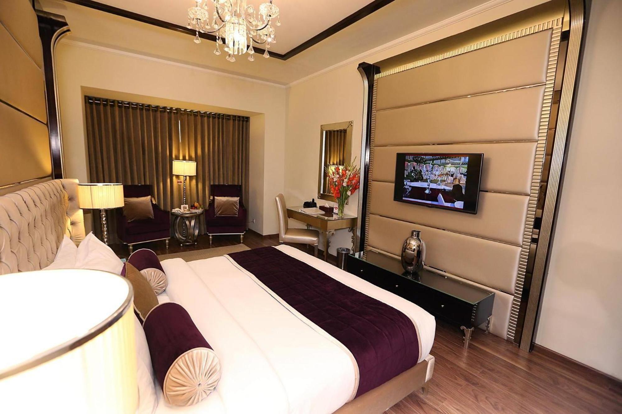 Hotel Ramada By Wyndham Multan Exterior foto