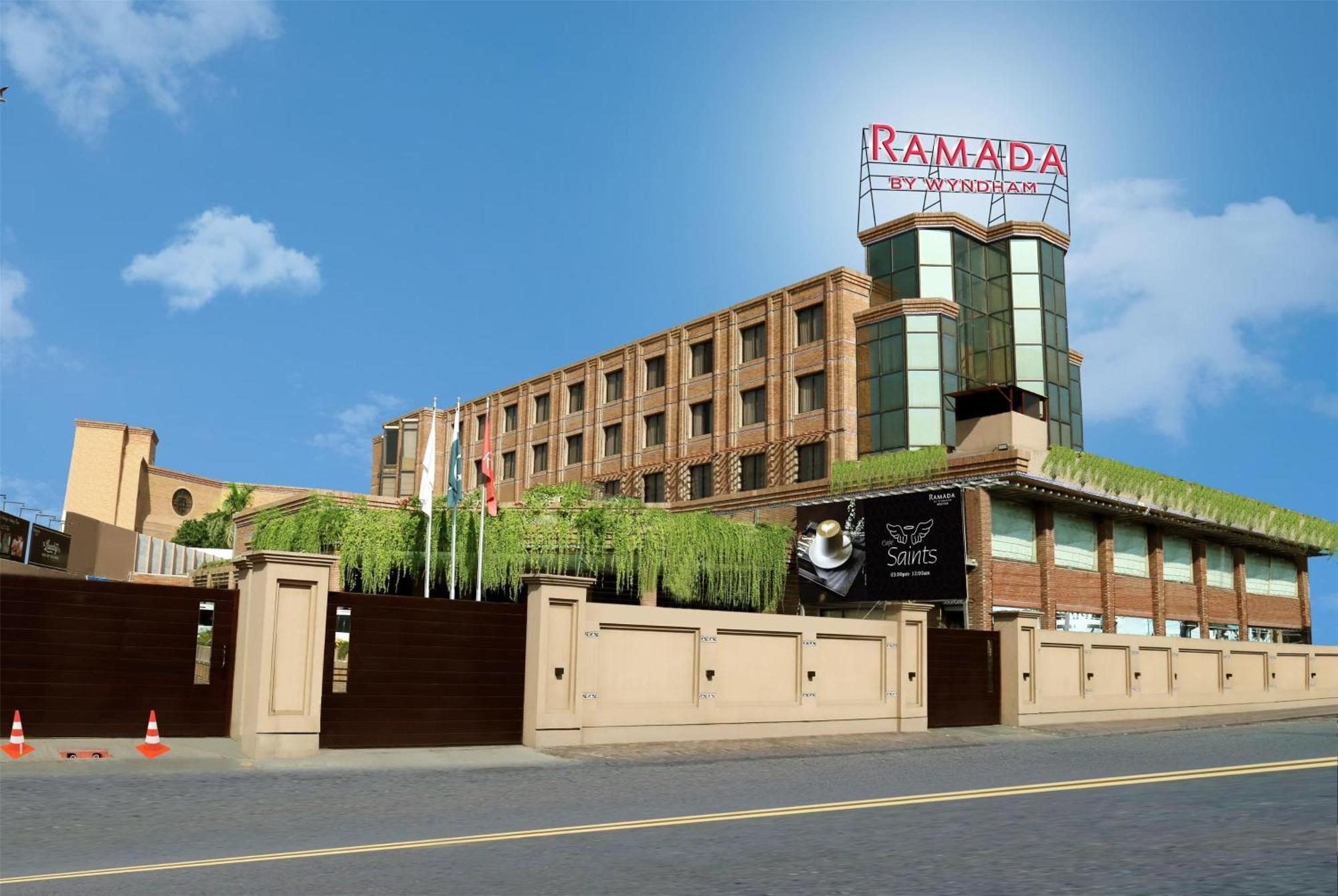 Hotel Ramada By Wyndham Multan Exterior foto