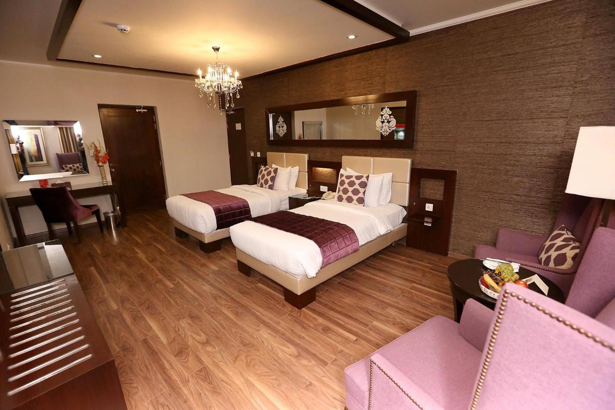 Hotel Ramada By Wyndham Multan Exterior foto