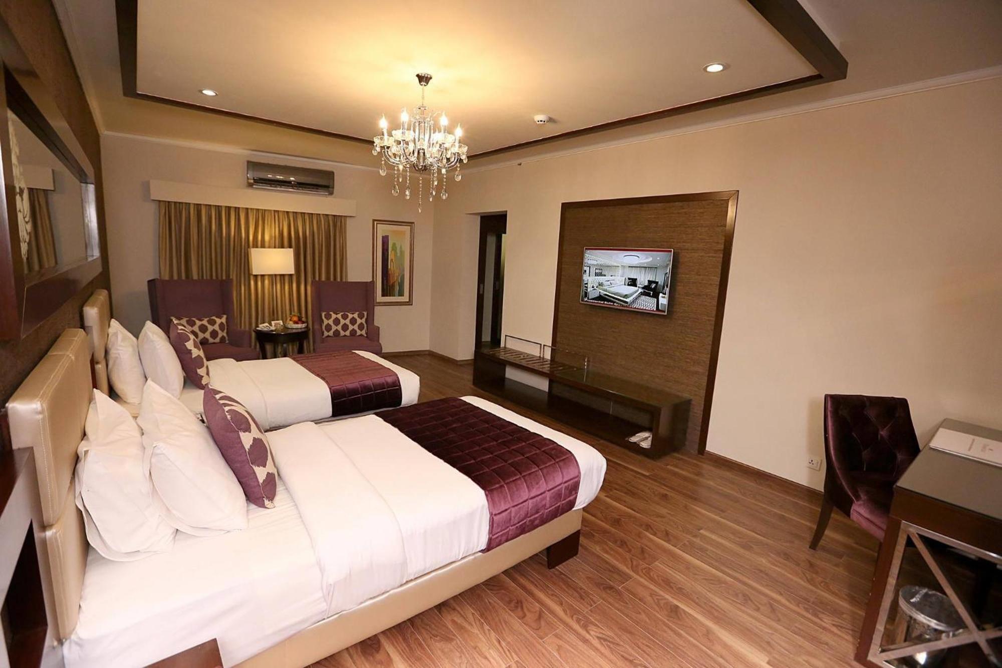 Hotel Ramada By Wyndham Multan Exterior foto