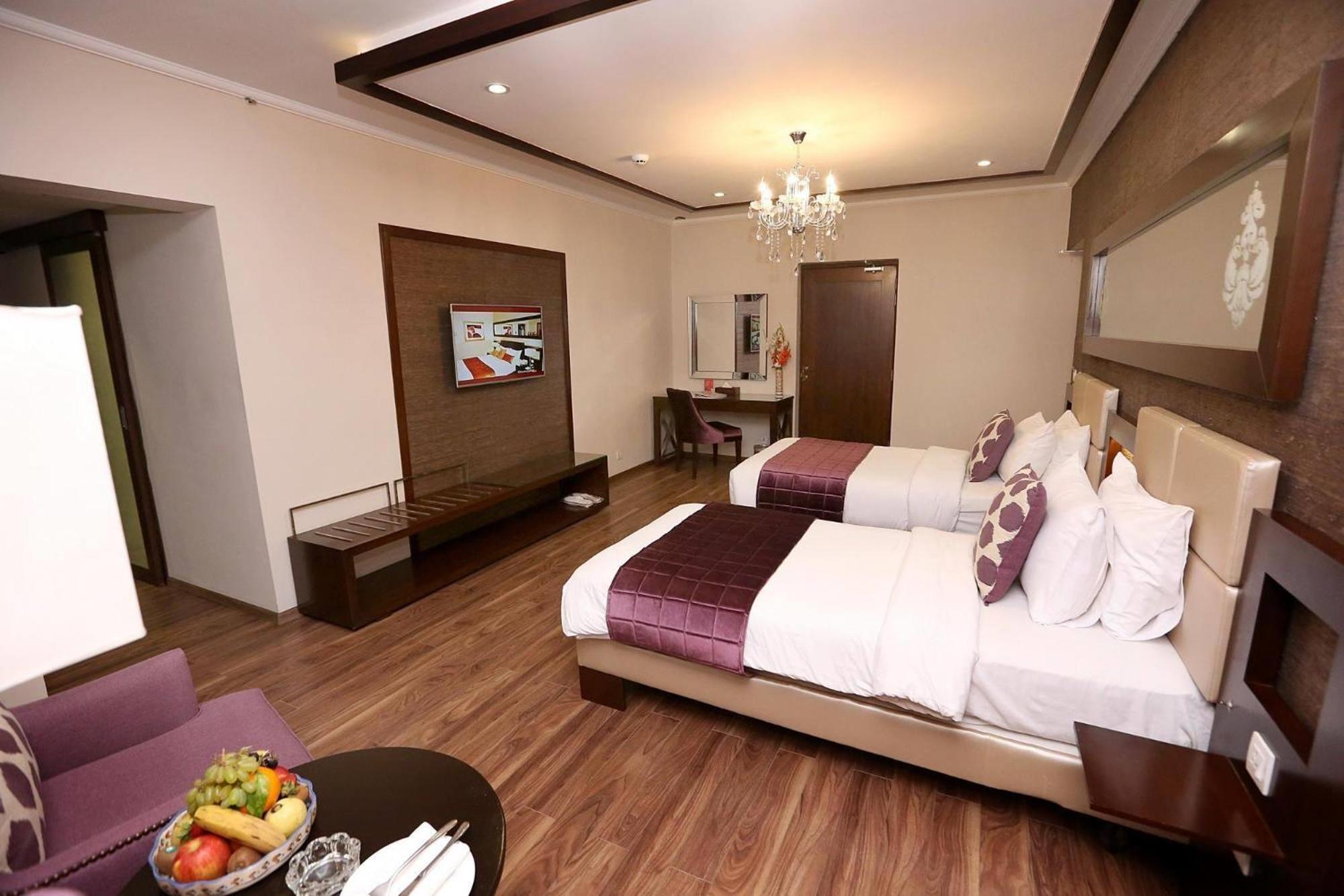 Hotel Ramada By Wyndham Multan Exterior foto